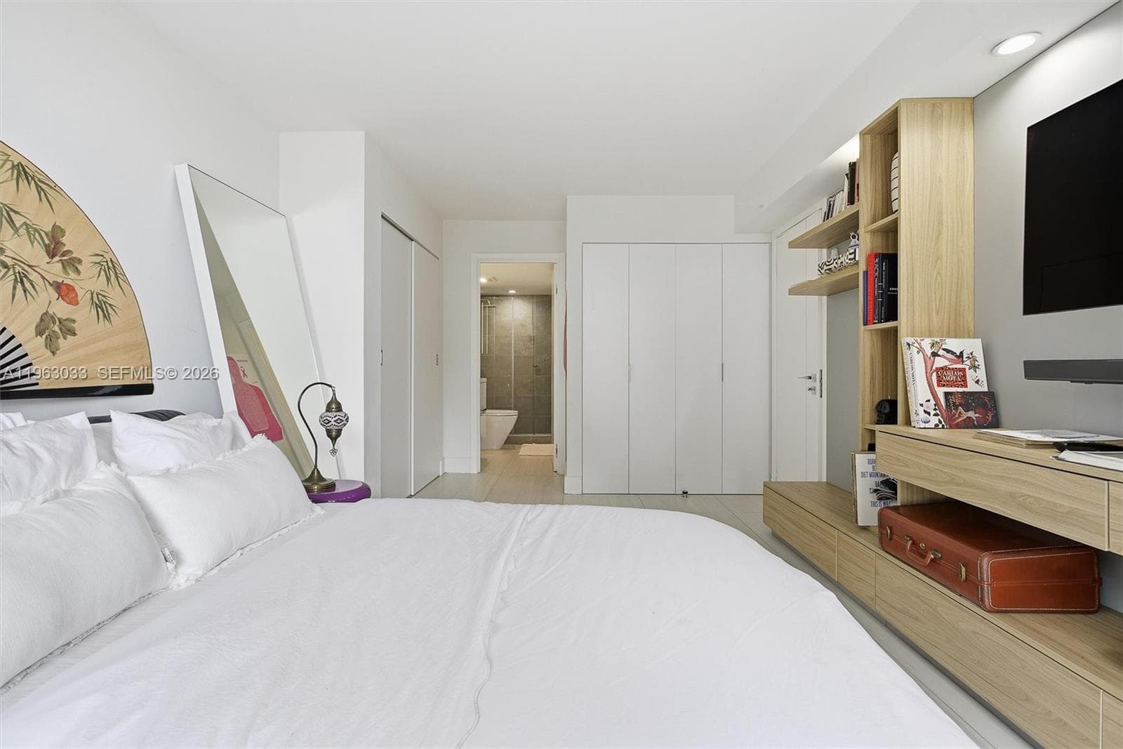 540 Brickell Key Dr # 823, Miami FL 33131 — 25
