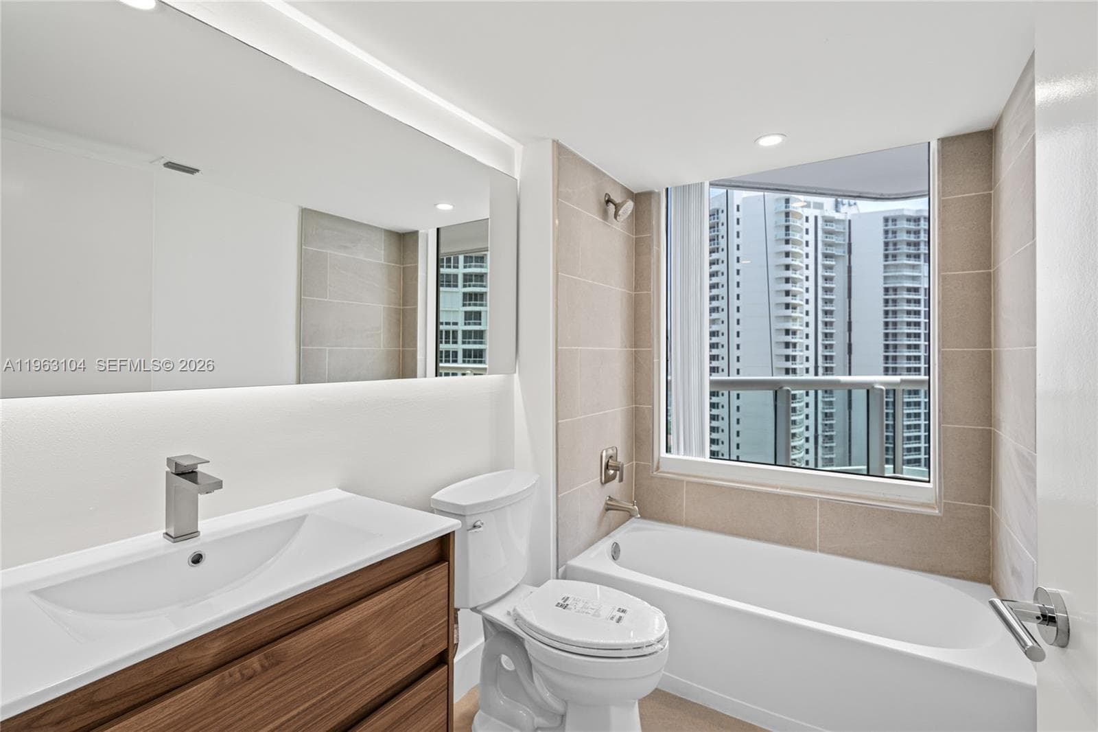 21055 Yacht Club Dr # 1903, Aventura FL 33180 — 5