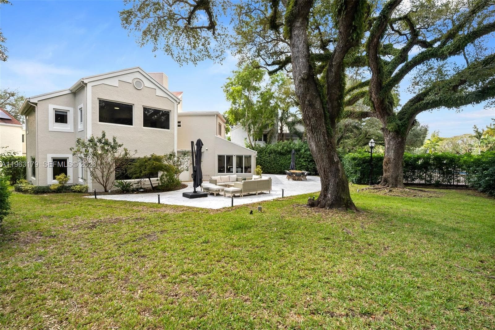 1961 S Oak Haven Cir, Miami FL 33179 — 47