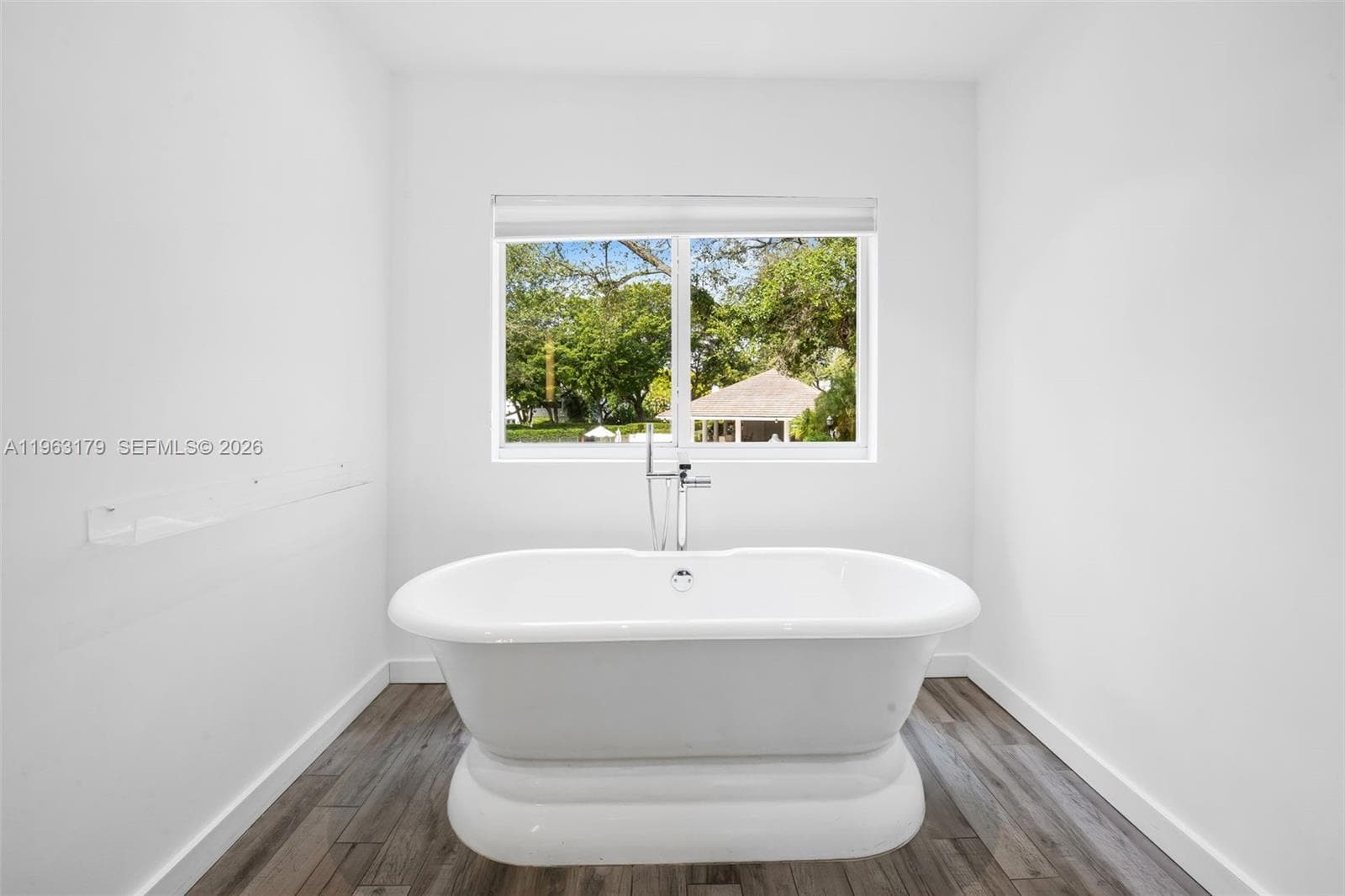 1961 S Oak Haven Cir, Miami FL 33179 — 34