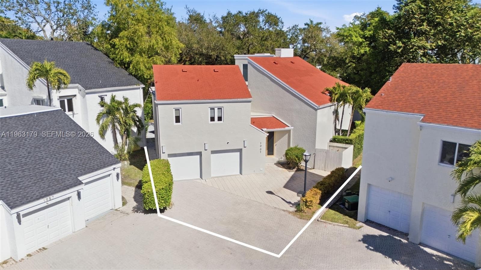 1961 S Oak Haven Cir, Miami FL 33179 — 61