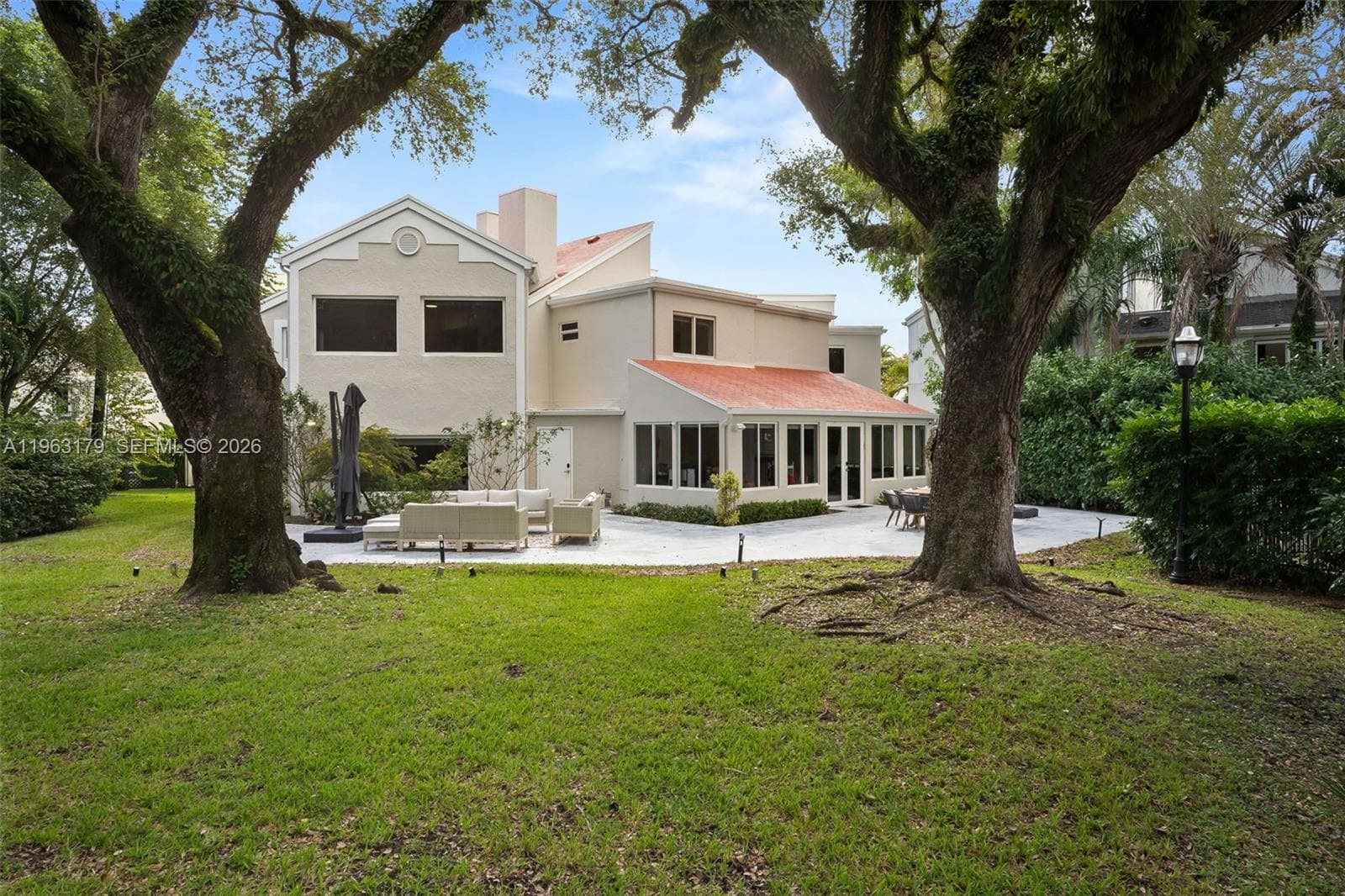 1961 S Oak Haven Cir, Miami FL 33179 — 49
