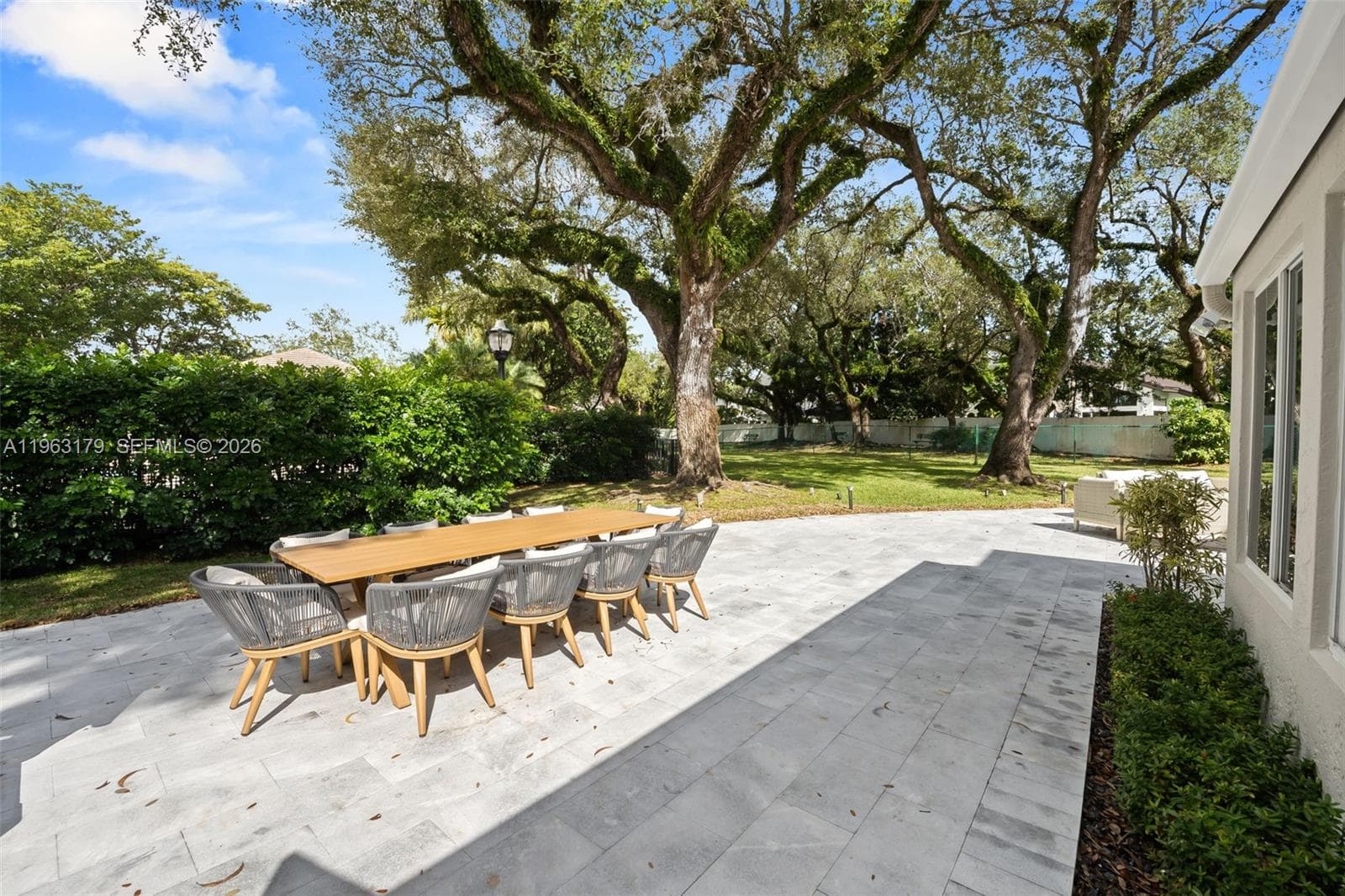 1961 S Oak Haven Cir, Miami FL 33179 — 45