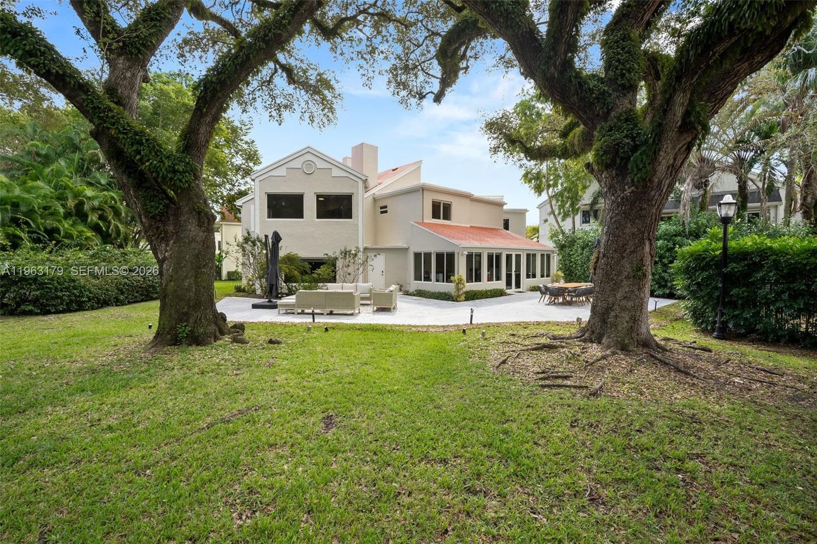 1961 S Oak Haven Cir, Miami FL 33179 — 50