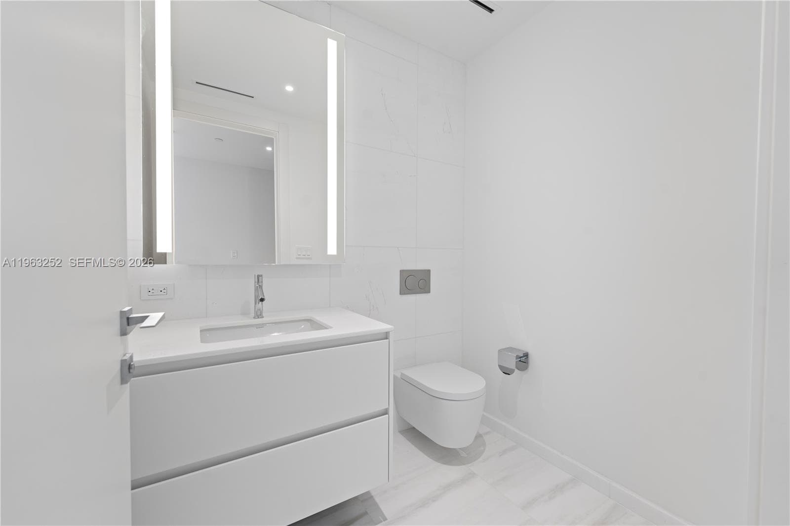 300 Biscayne Blvd Way # 4404, Miami FL 33131 — 23
