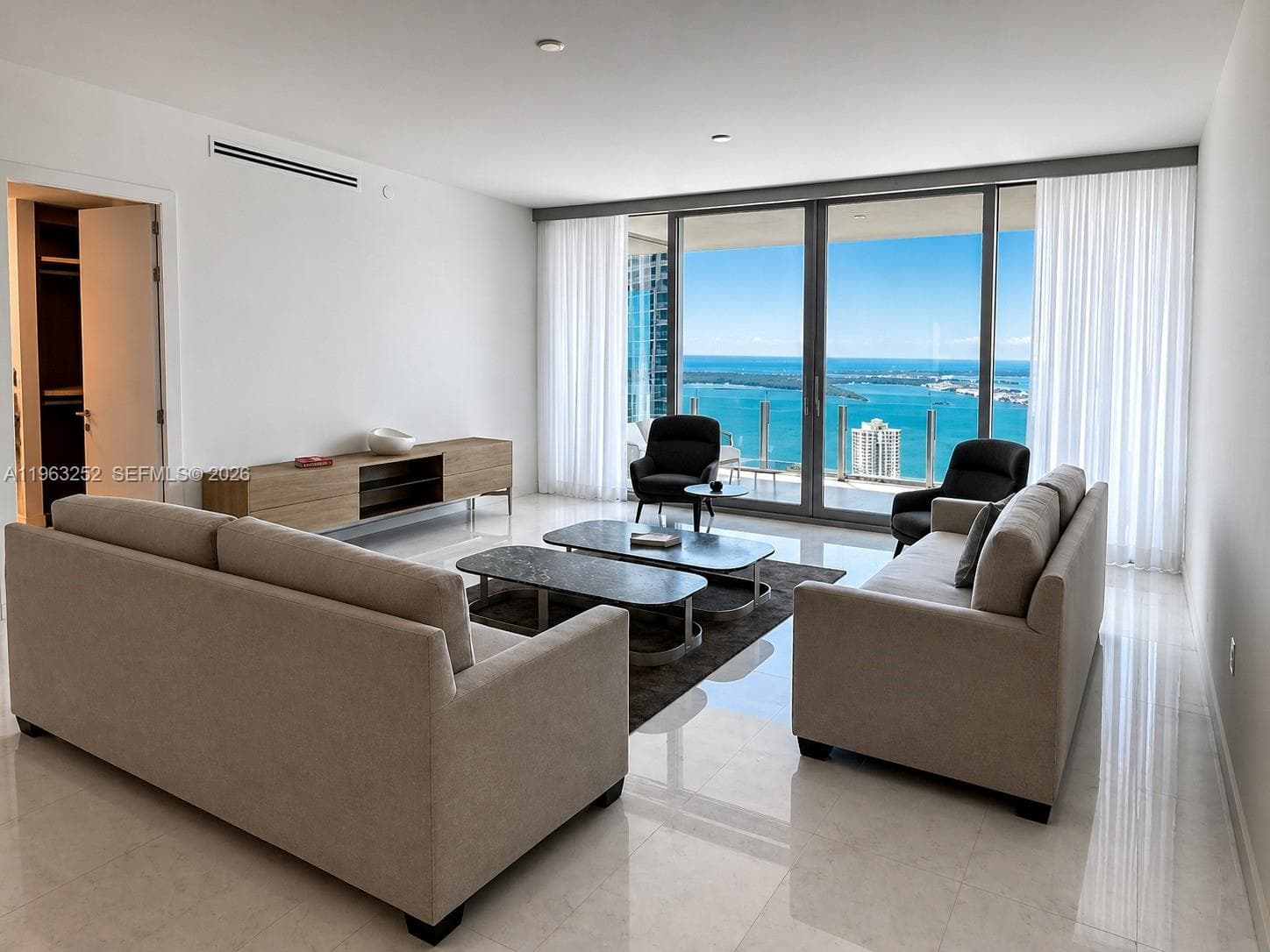 300 Biscayne Blvd Way # 4404, Miami FL 33131 — 1