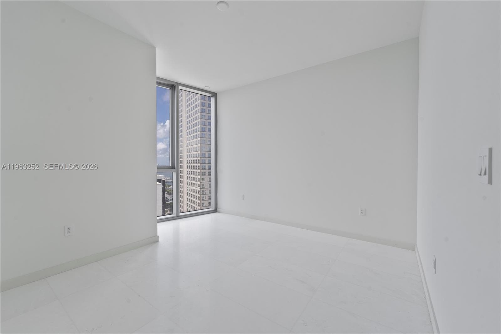300 Biscayne Blvd Way # 4404, Miami FL 33131 — 24
