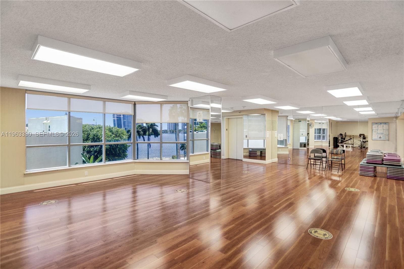 3530 Mystic Pointe Dr # 2202, Aventura FL 33180 — 46