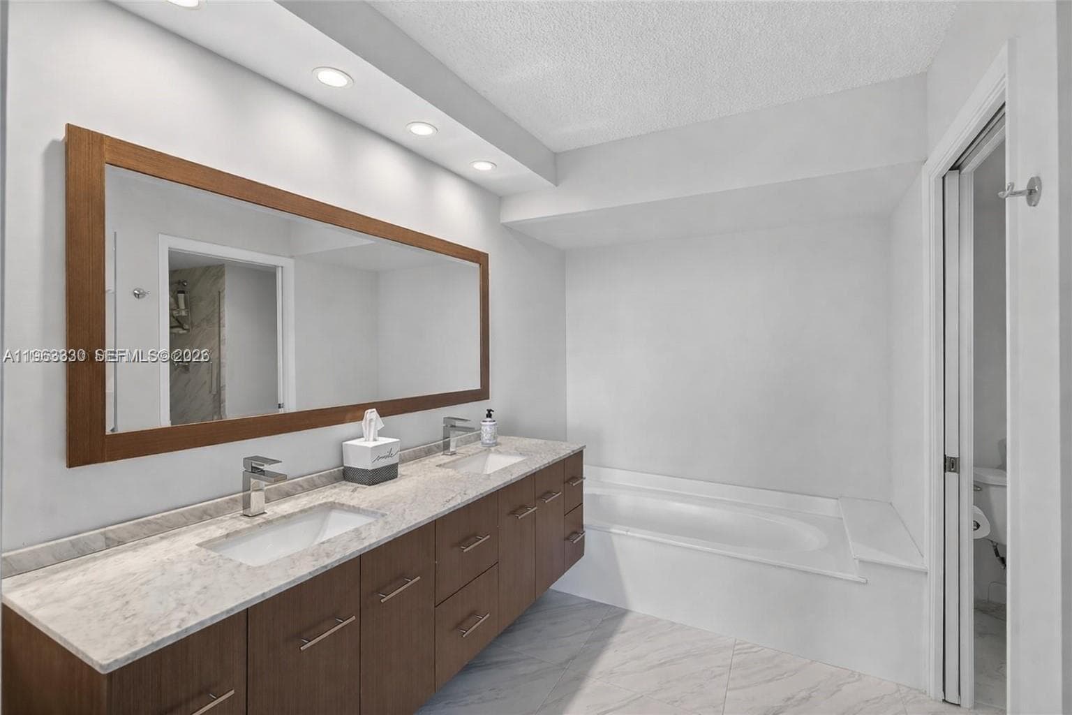 3530 Mystic Pointe Dr # 2202, Aventura FL 33180 — 16