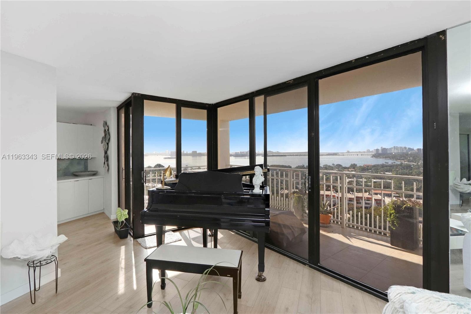 1000 Quayside Ter # 1608, Miami FL 33138 — 1