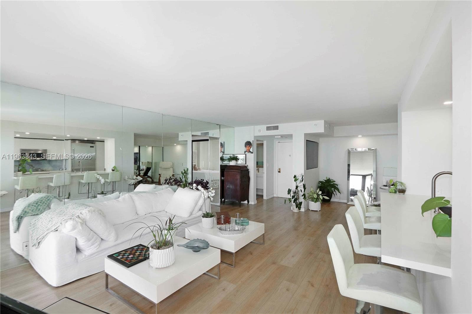 1000 Quayside Ter # 1608, Miami FL 33138 — 5