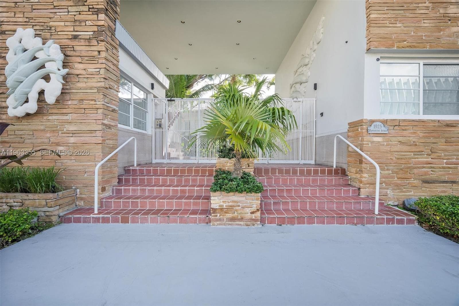 1925 Washington Ave # 21, Miami Beach FL 33139 — 3