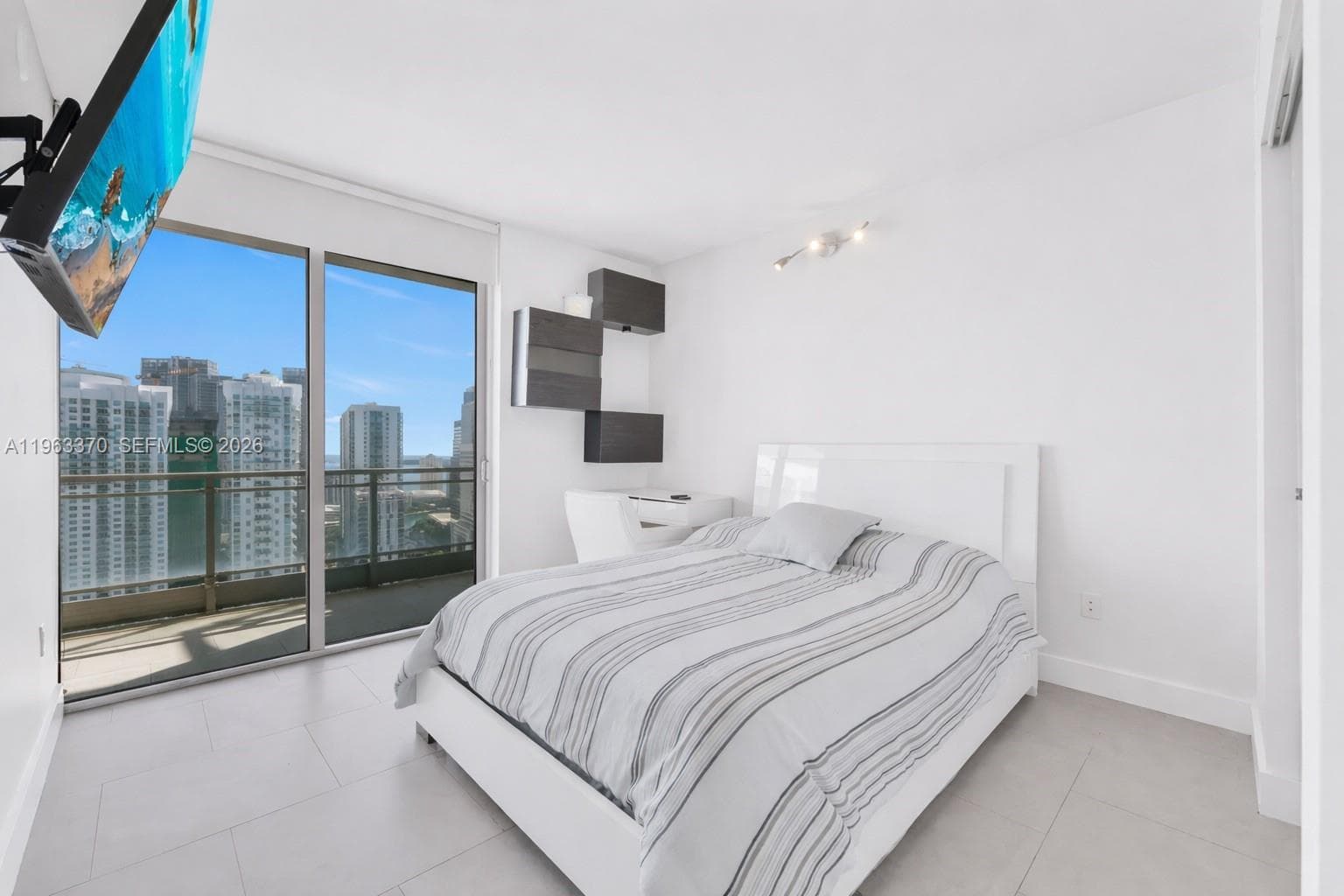 92 SW 3rd St # 3611, Miami FL 33130 — 10