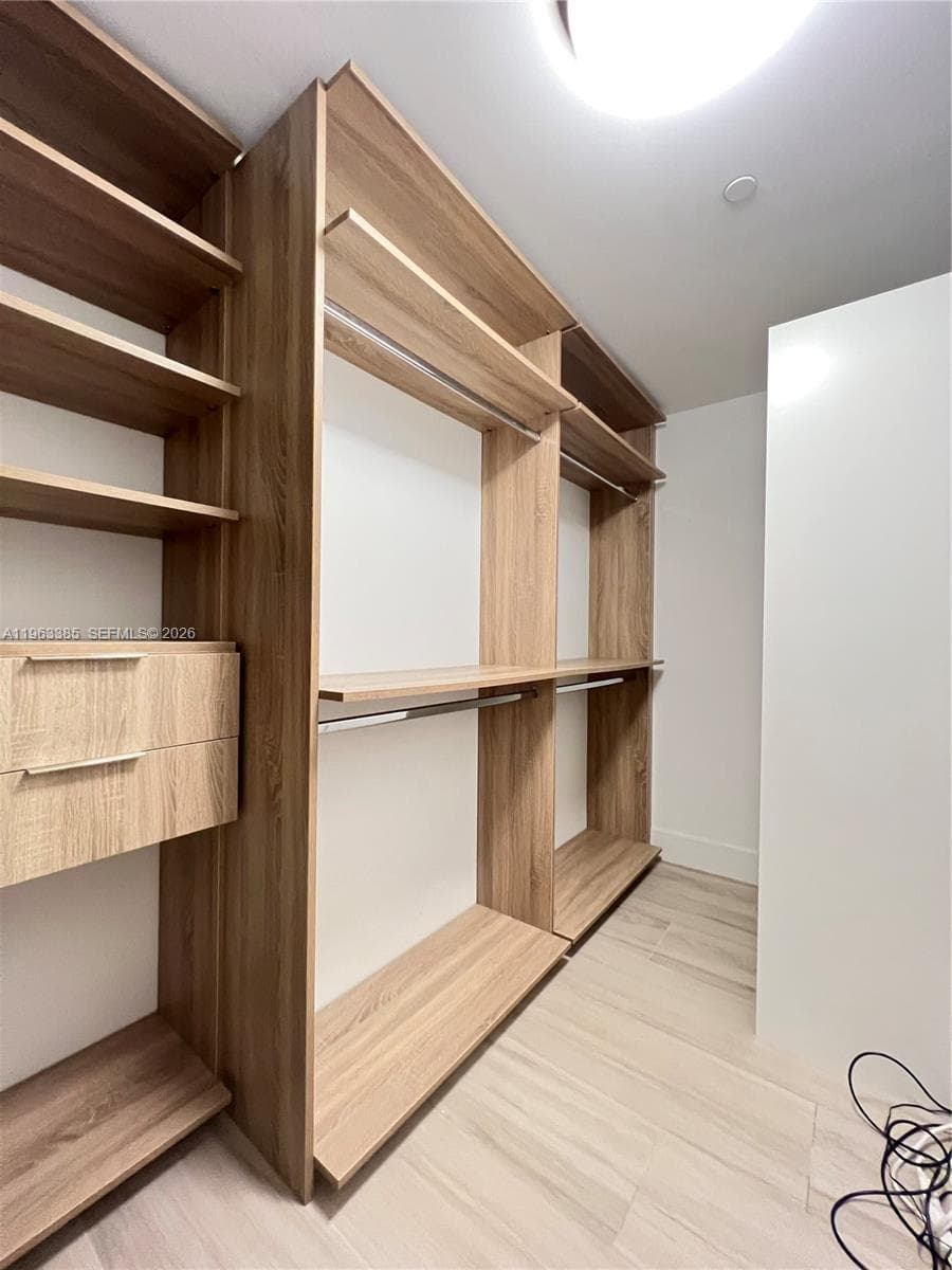 16385 Biscayne Blvd # 607, North Miami Beach FL 33160 — 27