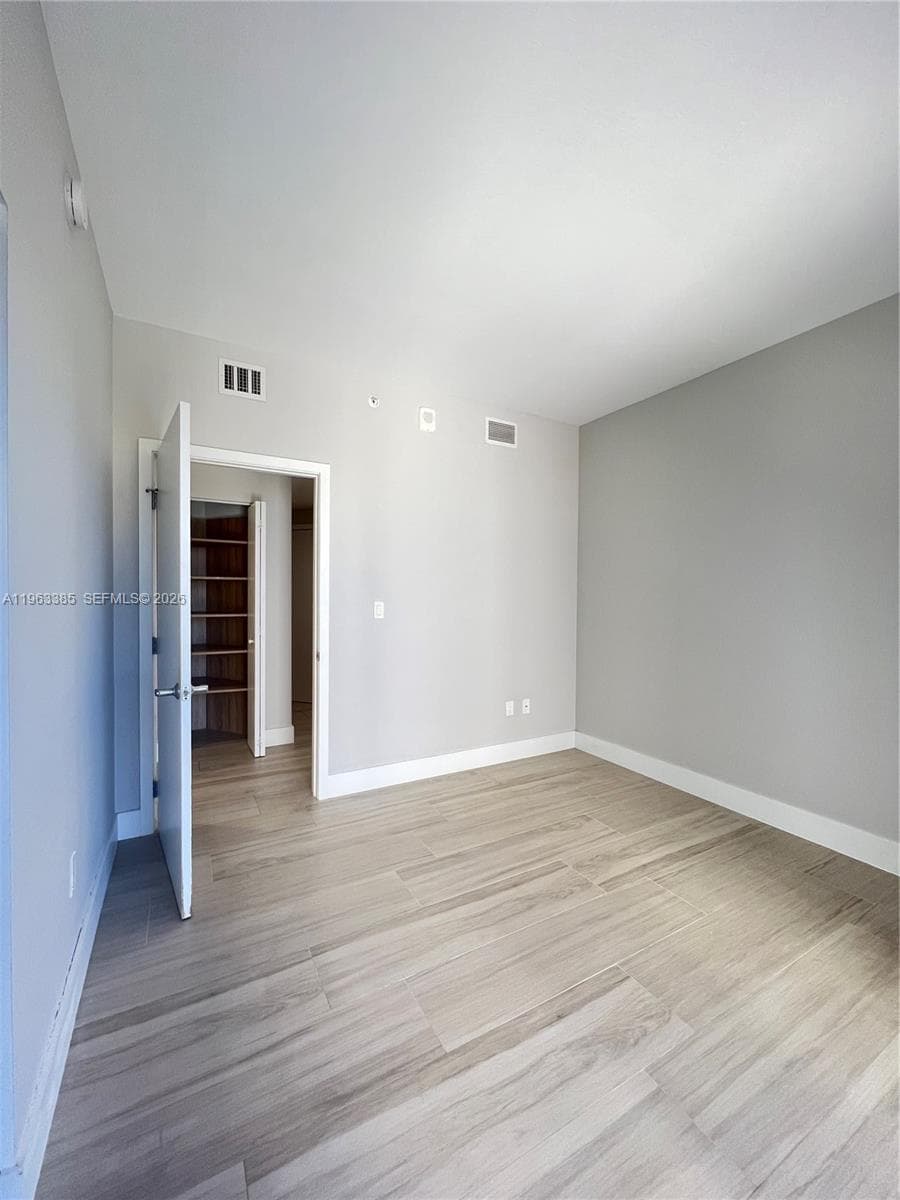 16385 Biscayne Blvd # 607, North Miami Beach FL 33160 — 16