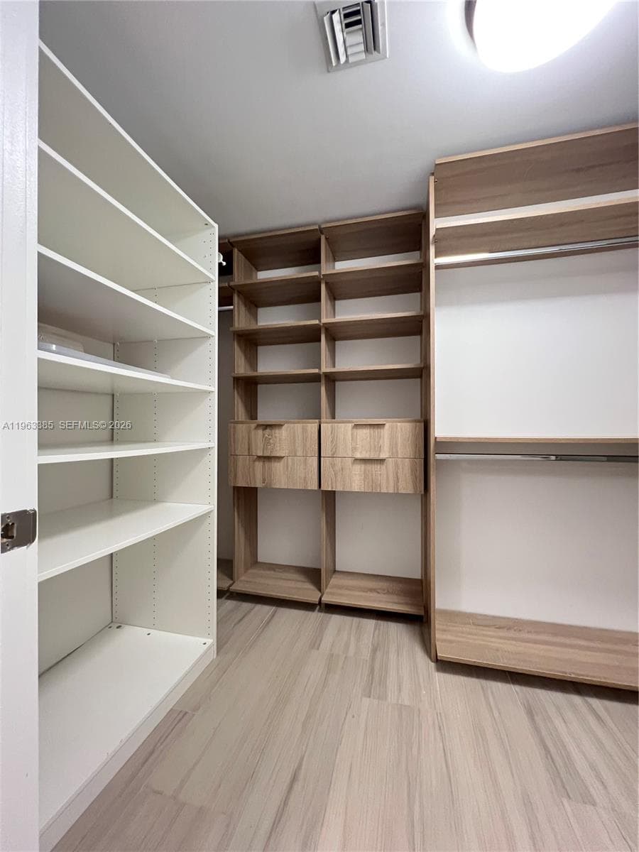 16385 Biscayne Blvd # 607, North Miami Beach FL 33160 — 26