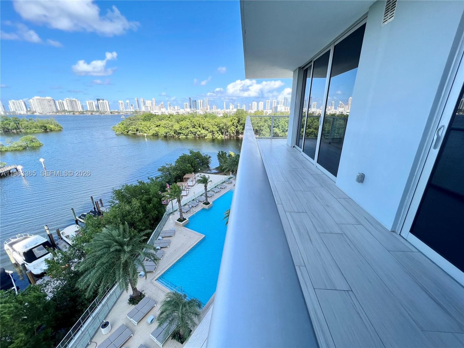 16385 Biscayne Blvd # 607, North Miami Beach FL 33160 — 1