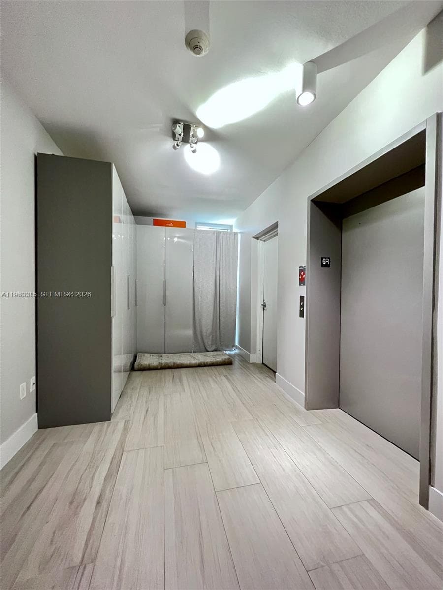 16385 Biscayne Blvd # 607, North Miami Beach FL 33160 — 30