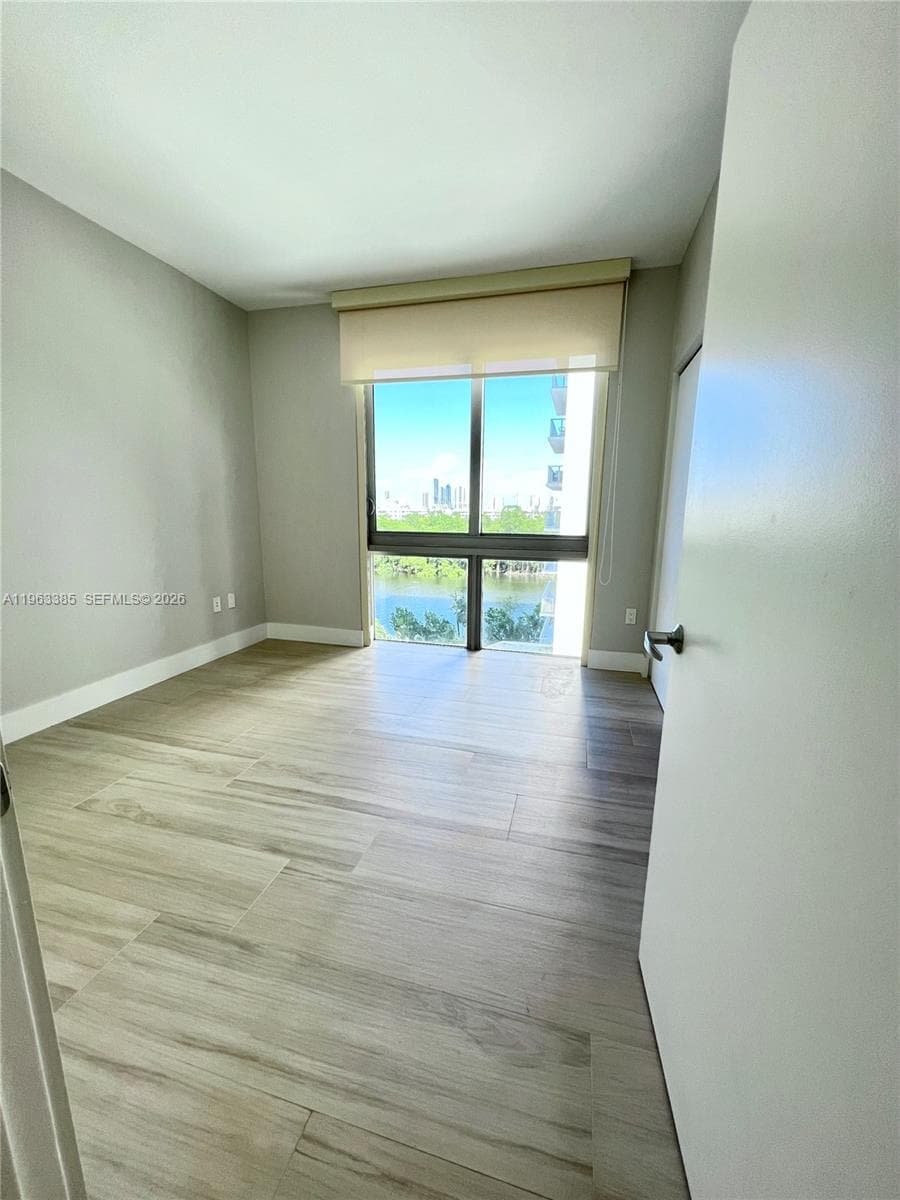 16385 Biscayne Blvd # 607, North Miami Beach FL 33160 — 14