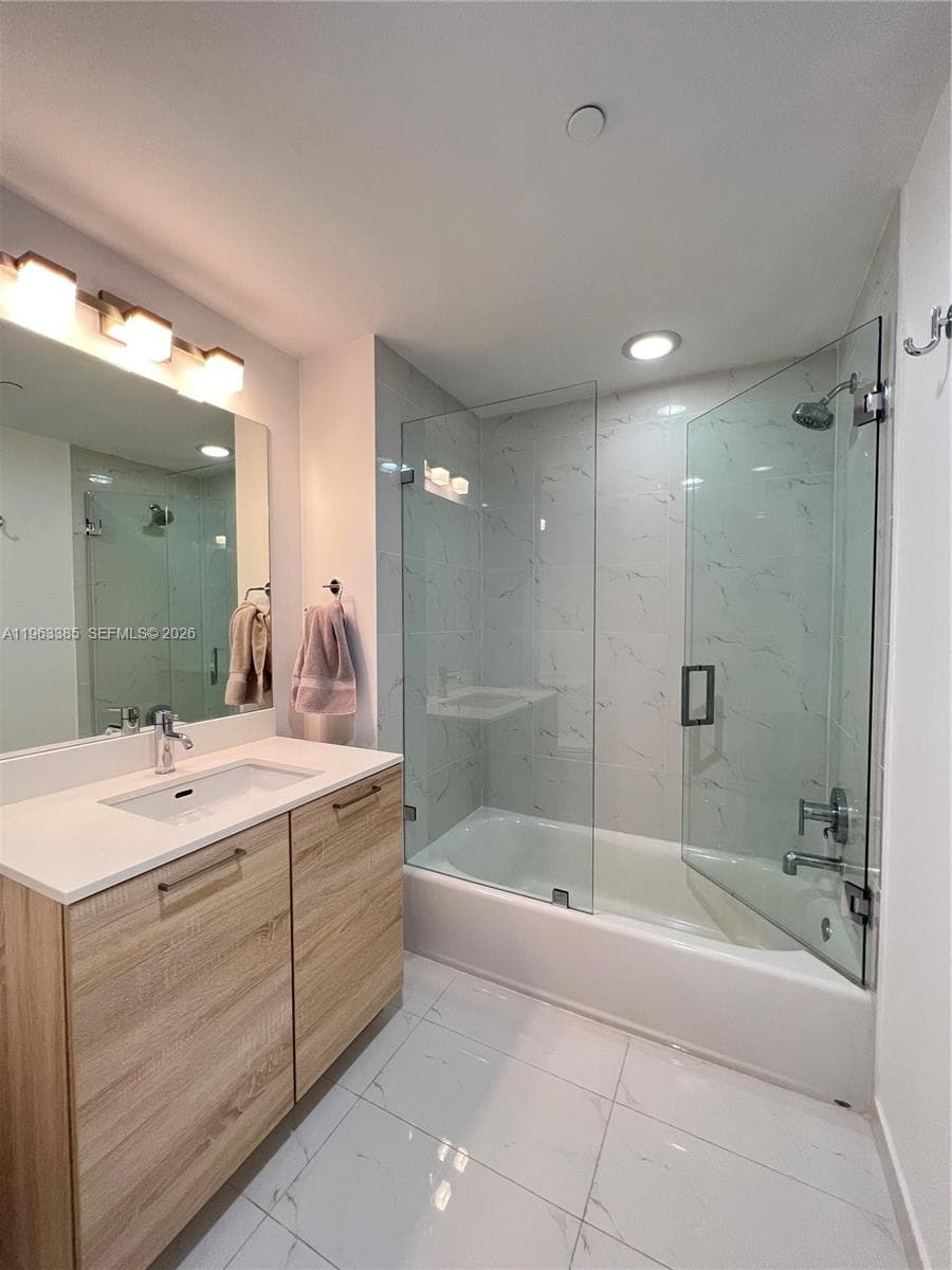 16385 Biscayne Blvd # 607, North Miami Beach FL 33160 — 18