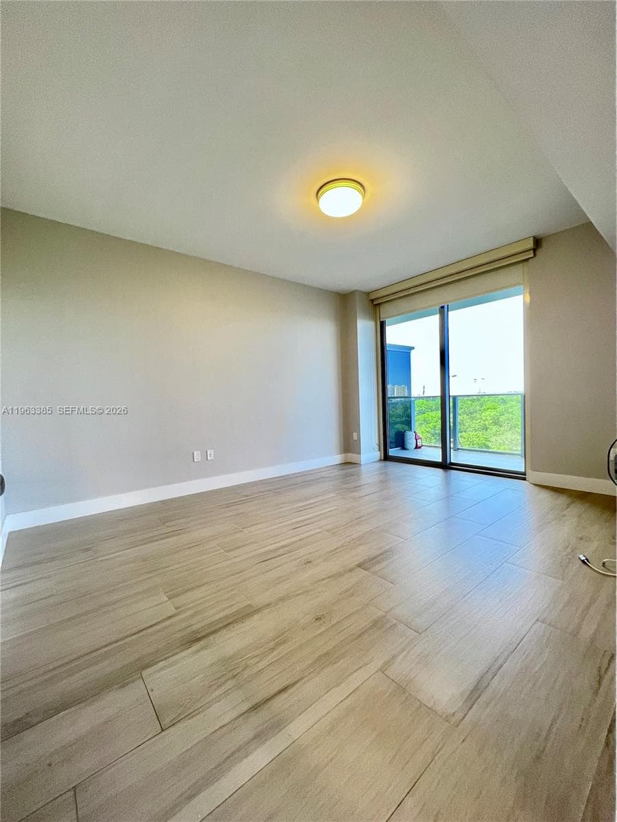 16385 Biscayne Blvd # 607, North Miami Beach FL 33160 — 19
