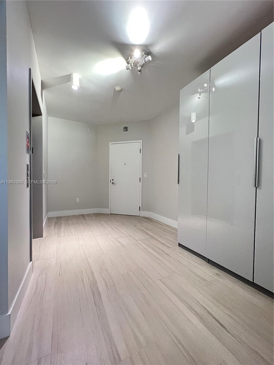 16385 Biscayne Blvd # 607, North Miami Beach FL 33160 — 29