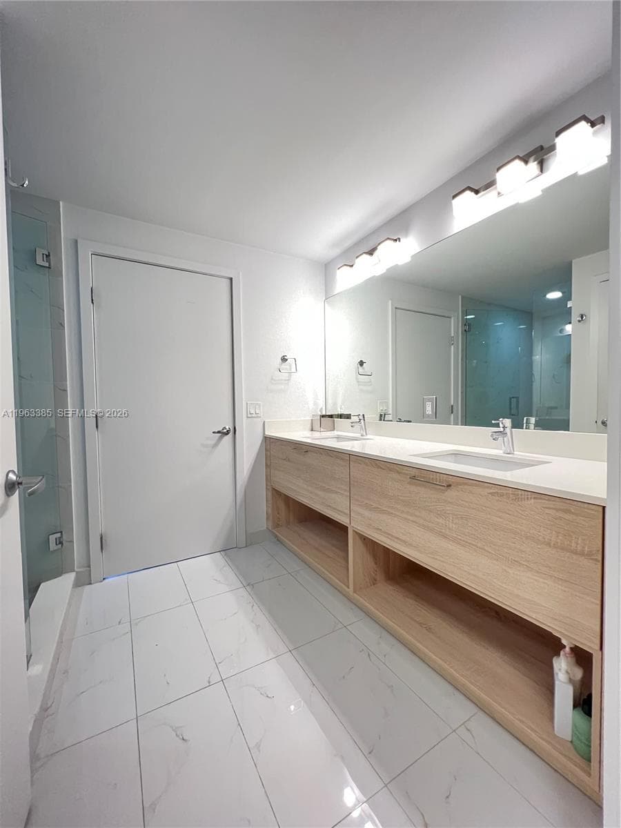16385 Biscayne Blvd # 607, North Miami Beach FL 33160 — 25