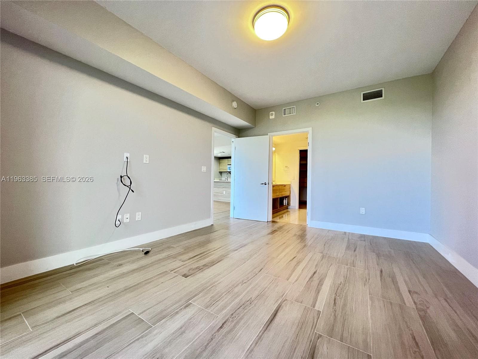 16385 Biscayne Blvd # 607, North Miami Beach FL 33160 — 21