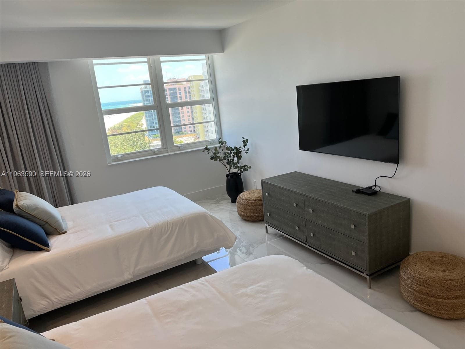 100 Lincoln Rd # 1548, Miami Beach FL 33139 — 32