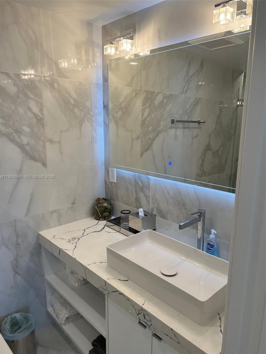 100 Lincoln Rd # 1548, Miami Beach FL 33139 — 24