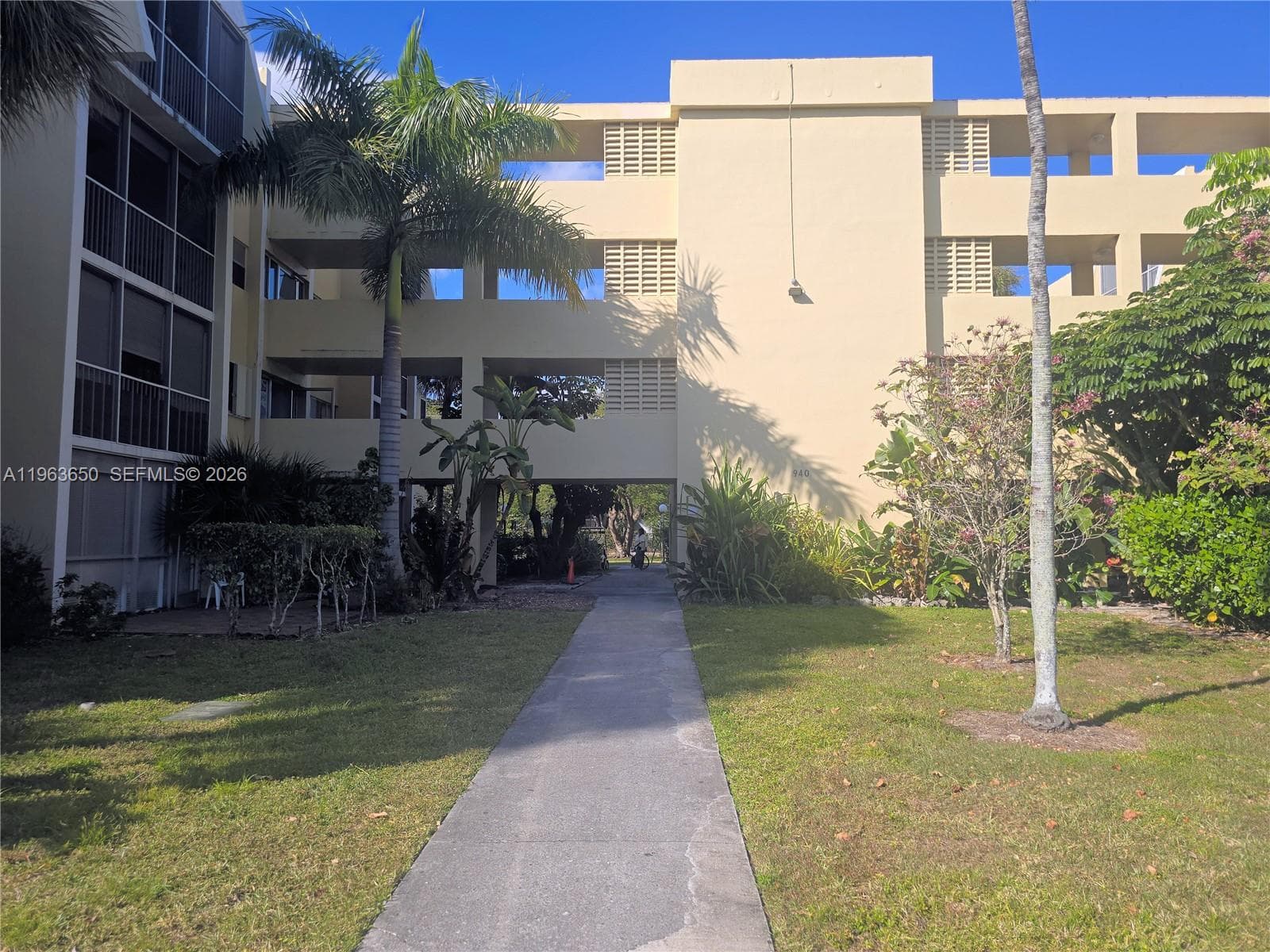 940 NE 199th St # 114, Miami FL 33179 — 2
