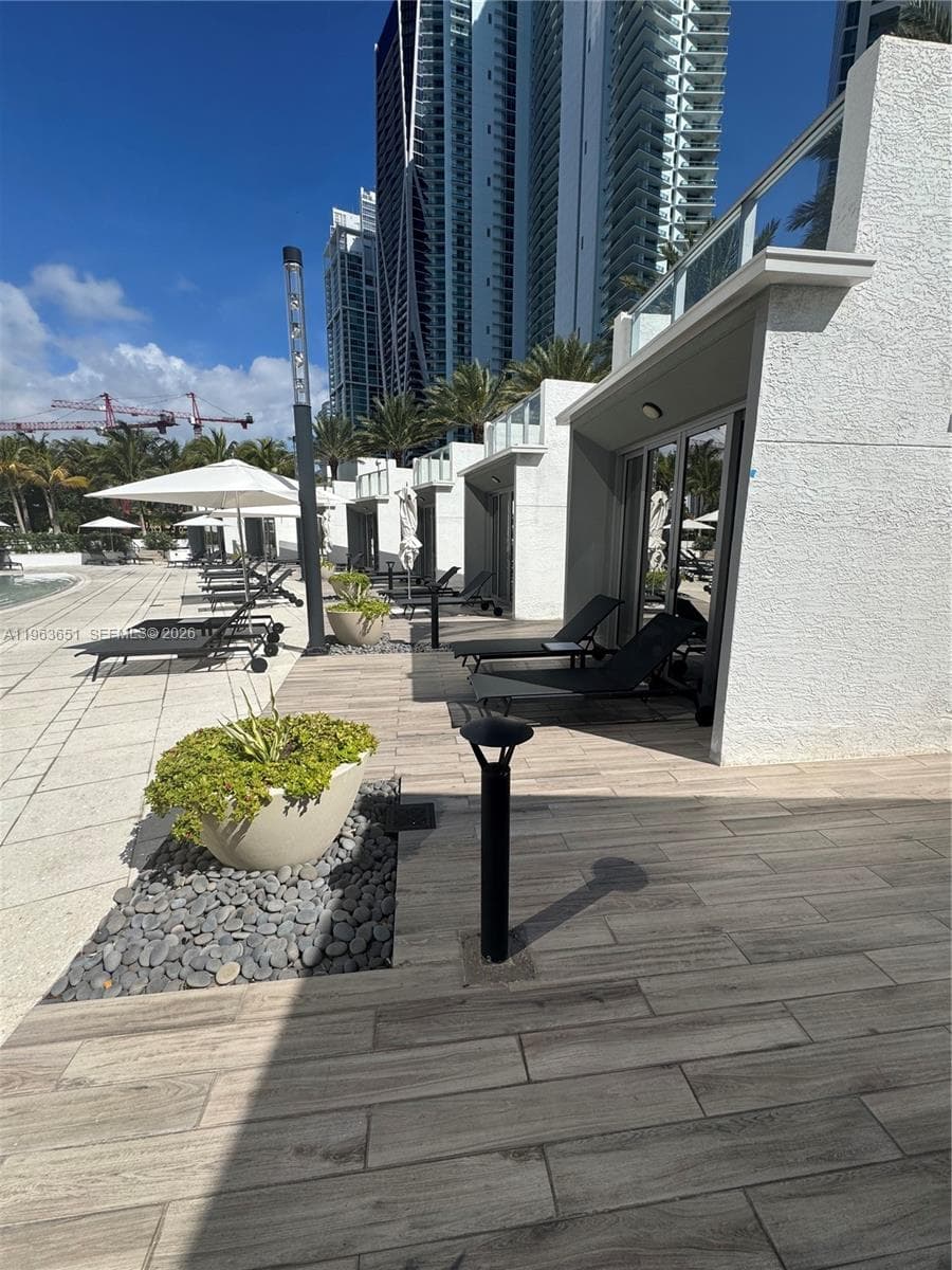 851 NE 1st ave # 7, Miami FL 33132 — 6