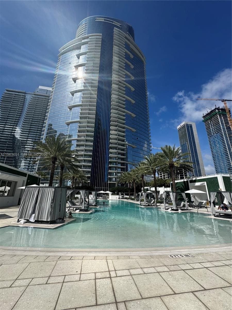 851 NE 1st ave # 7, Miami FL 33132 — 9