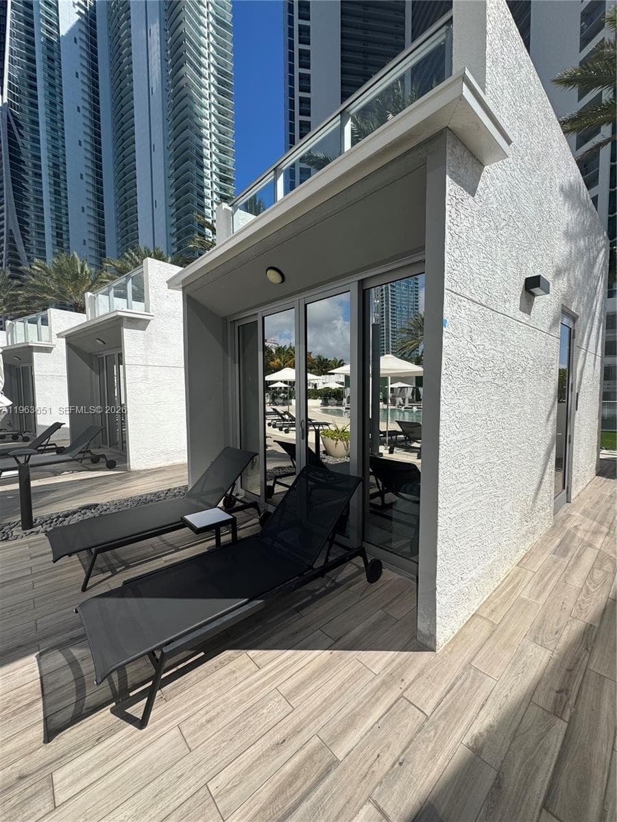 851 NE 1st ave # 7, Miami FL 33132 — 8