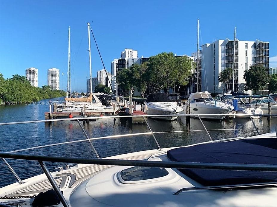 3375 N Country Club Dr, Slip 2, Aventura FL 33180 — 2