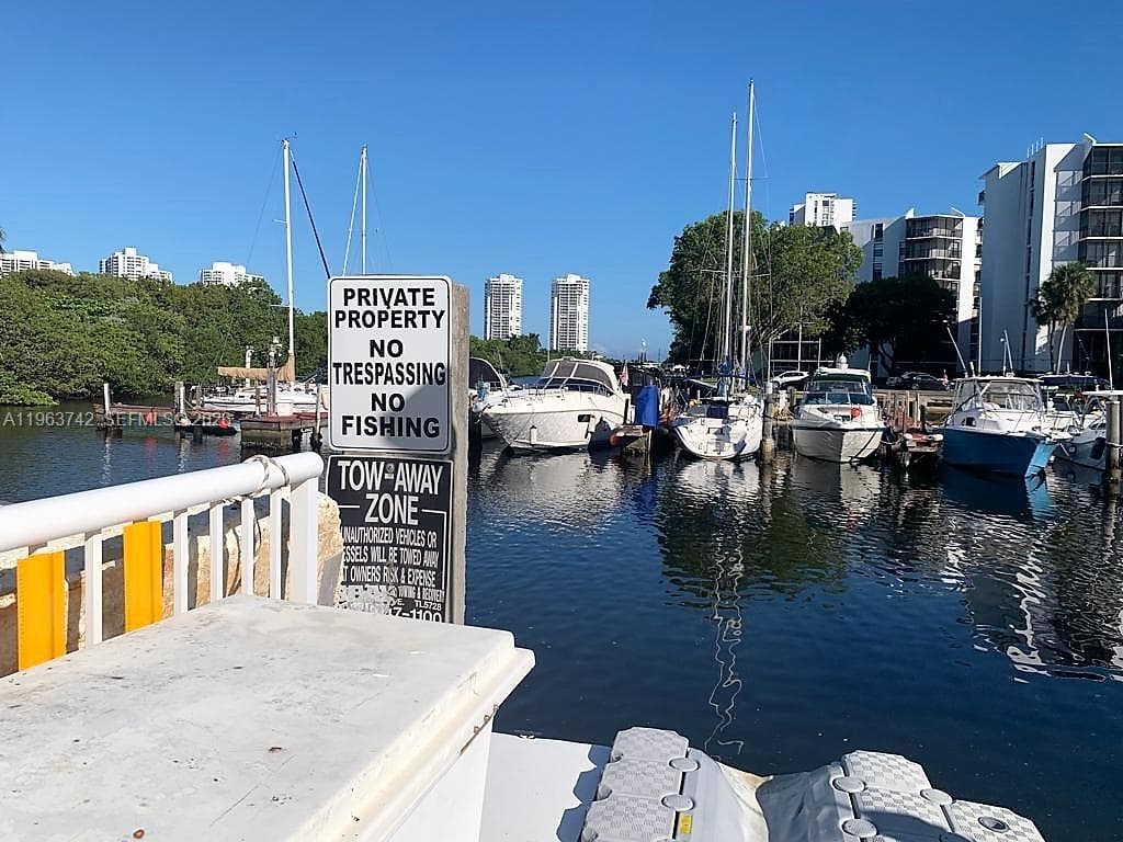 3375 N Country Club Dr Slip 5, Aventura FL 33180 — 3
