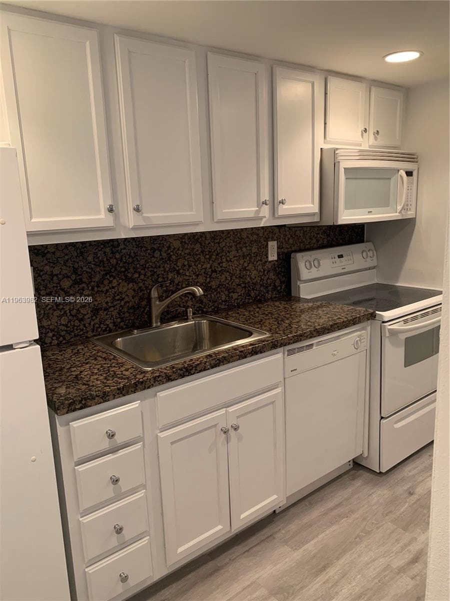 290 Sunrise Dr # 304, Key Biscayne FL 33149 — 2
