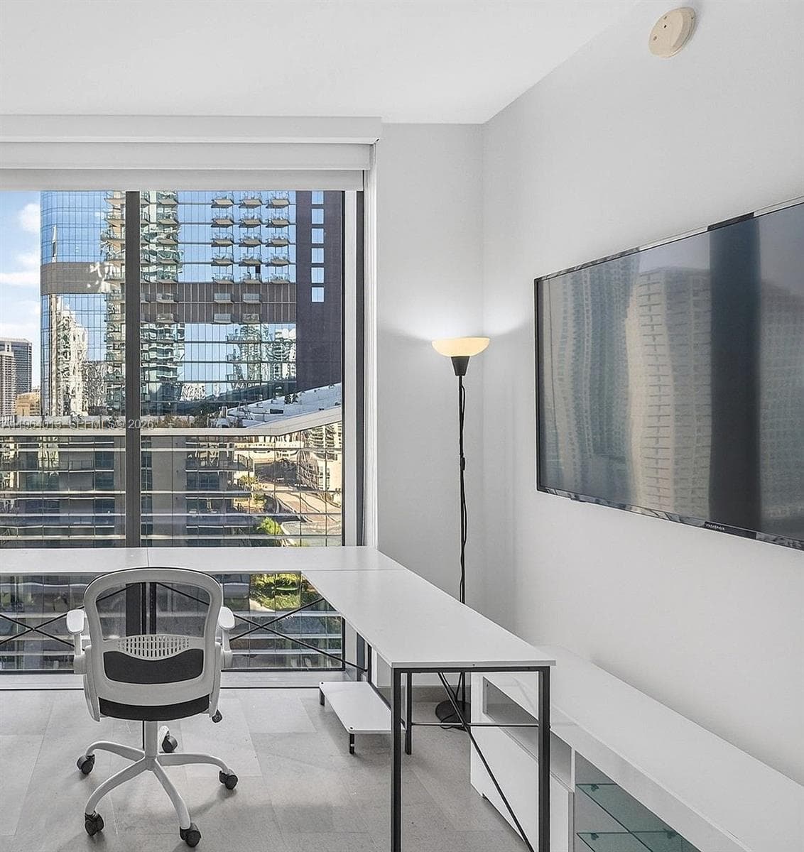 68 SE 6th St # 1702, Miami FL 33131 — 26