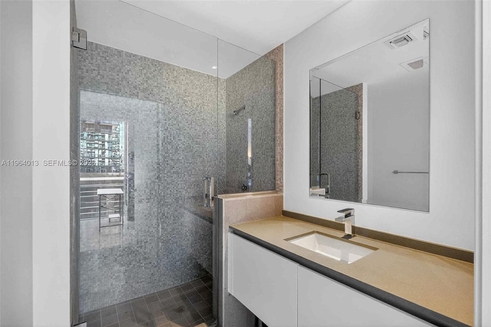 68 SE 6th St # 1702, Miami FL 33131 — 28