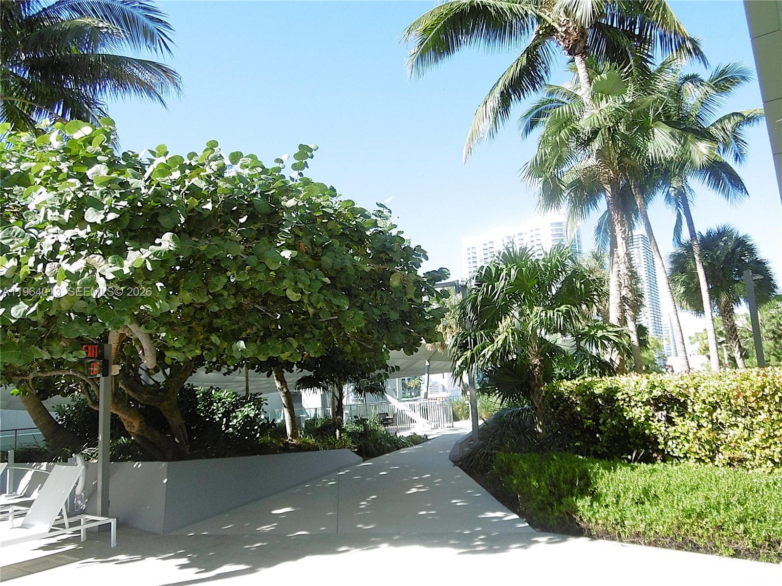 68 SE 6th St # 1702, Miami FL 33131 — 38