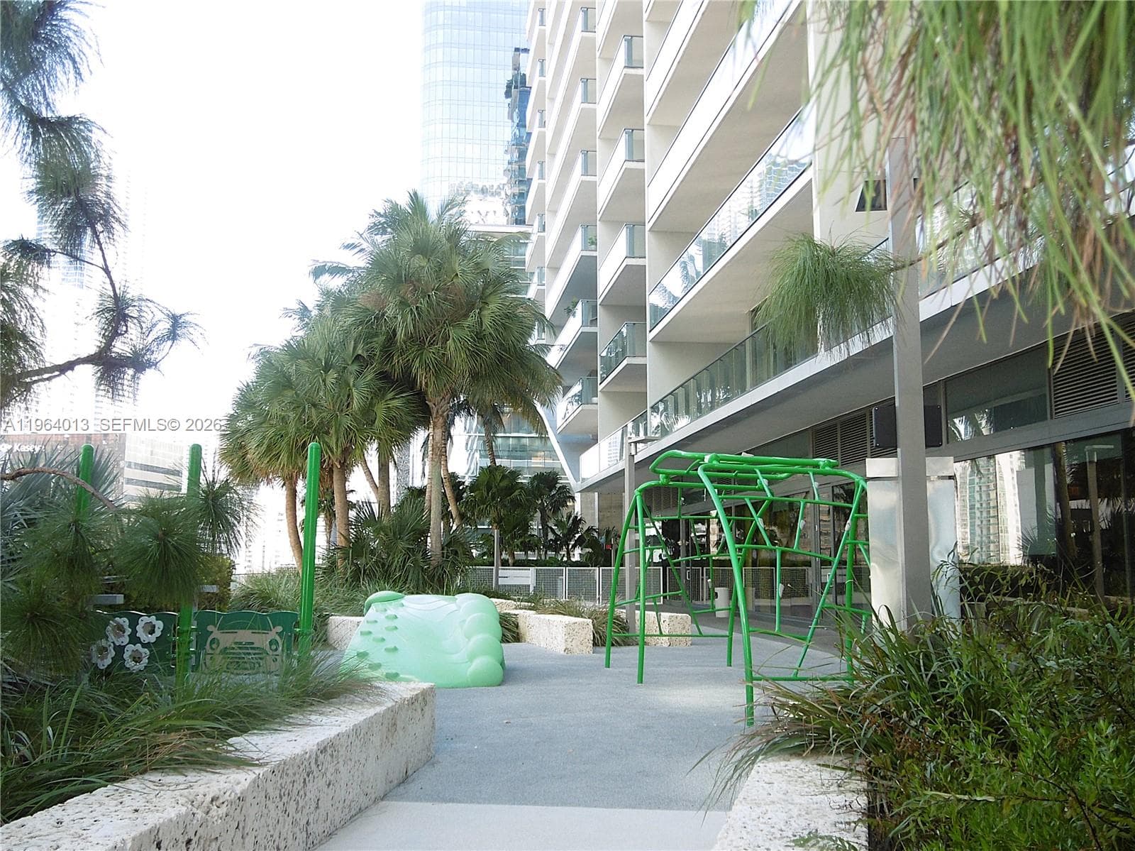 68 SE 6th St # 1702, Miami FL 33131 — 41