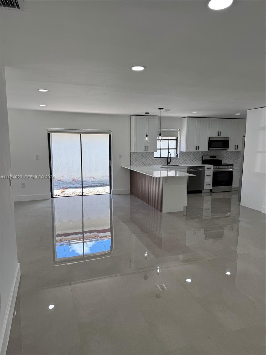 748 NW 133rd Ave, Miami FL 33182 — 26