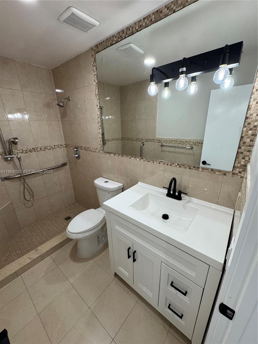 748 NW 133rd Ave, Miami FL 33182 — 33