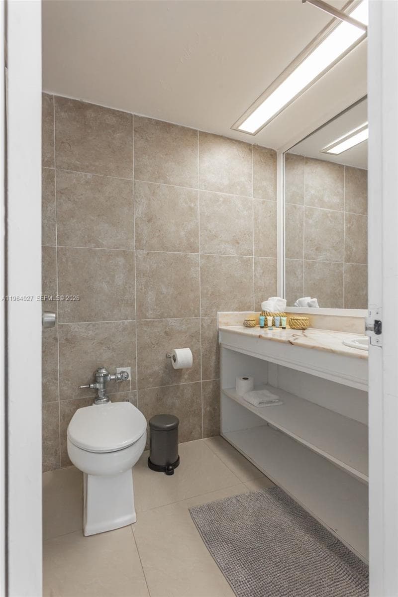 5445 Collins Ave # 1623, Miami Beach FL 33140 — 5