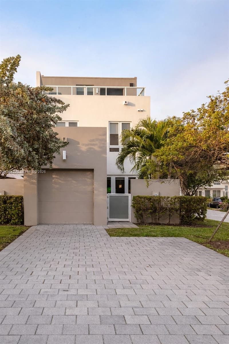 10464 NW 66th St, Doral FL 33178 — 2