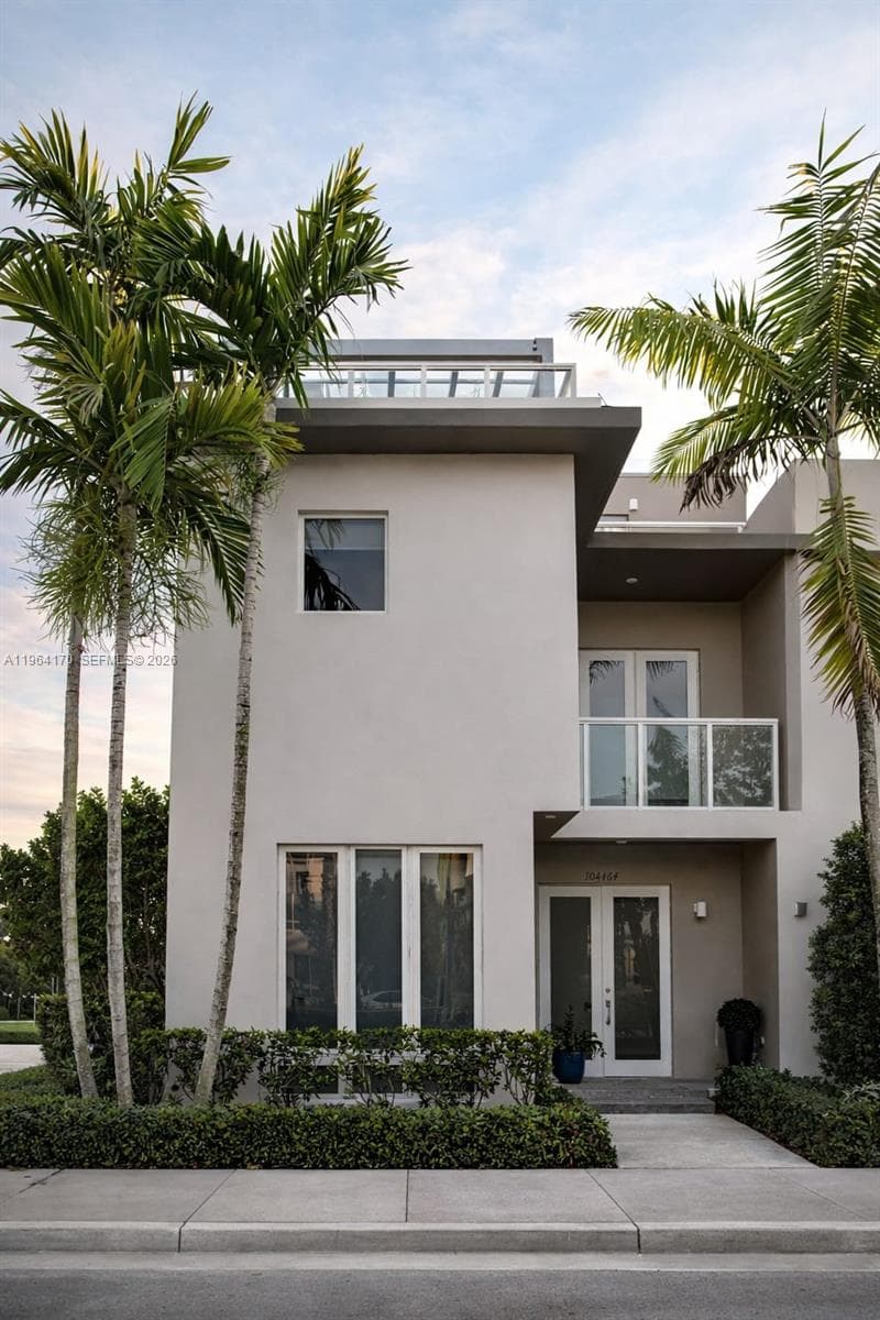 10464 NW 66th St, Doral FL 33178 — 1