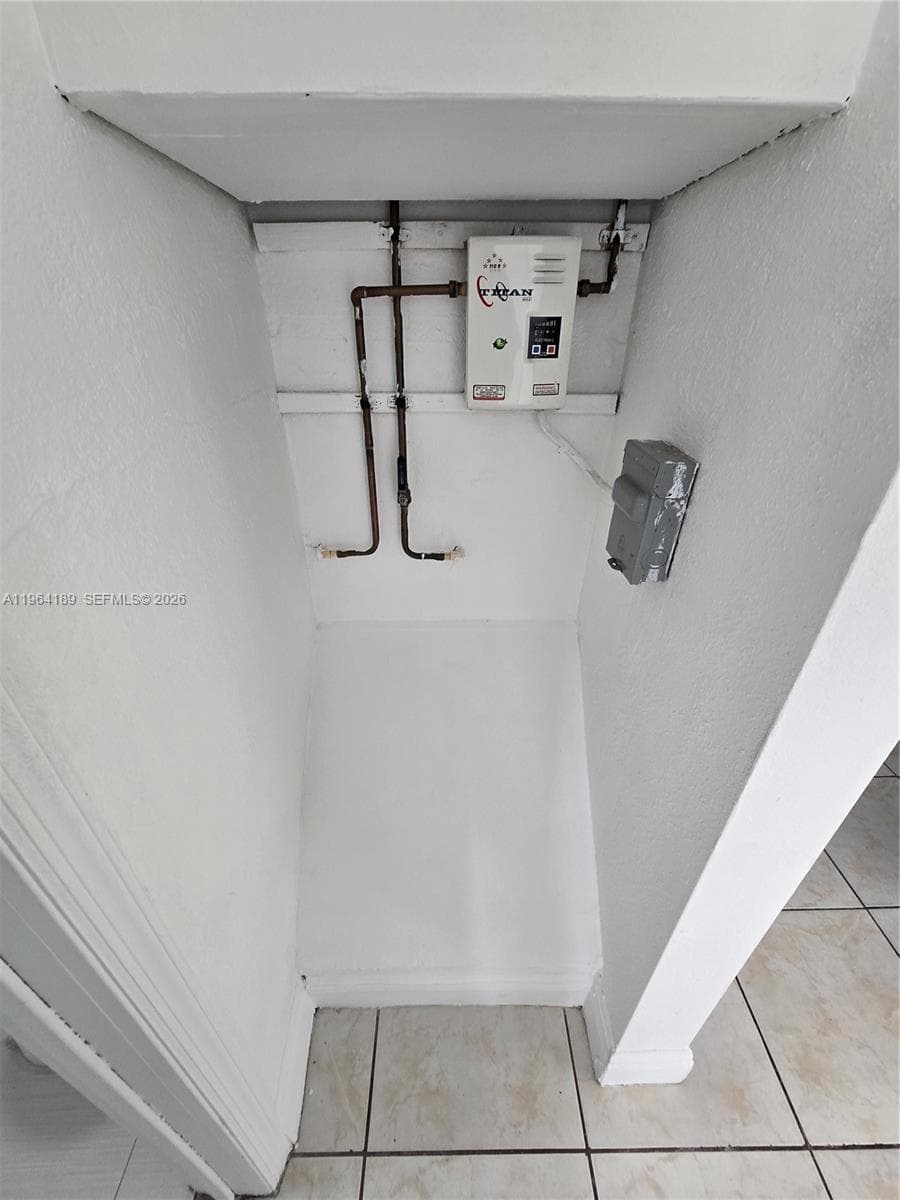 535 NW 7th St # 9, Miami FL 33136 — 22