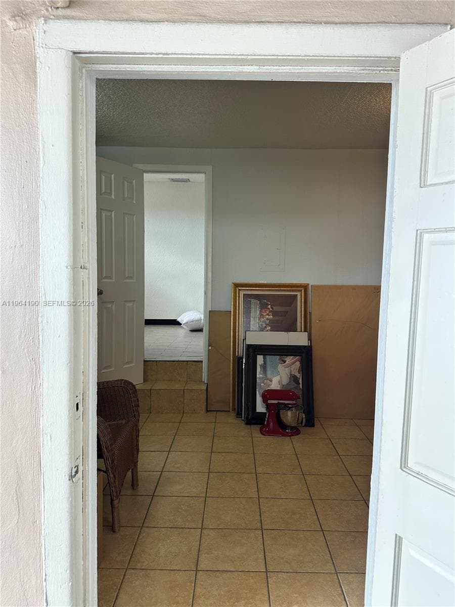 991 E 47th St, Hialeah FL 33013 — 52