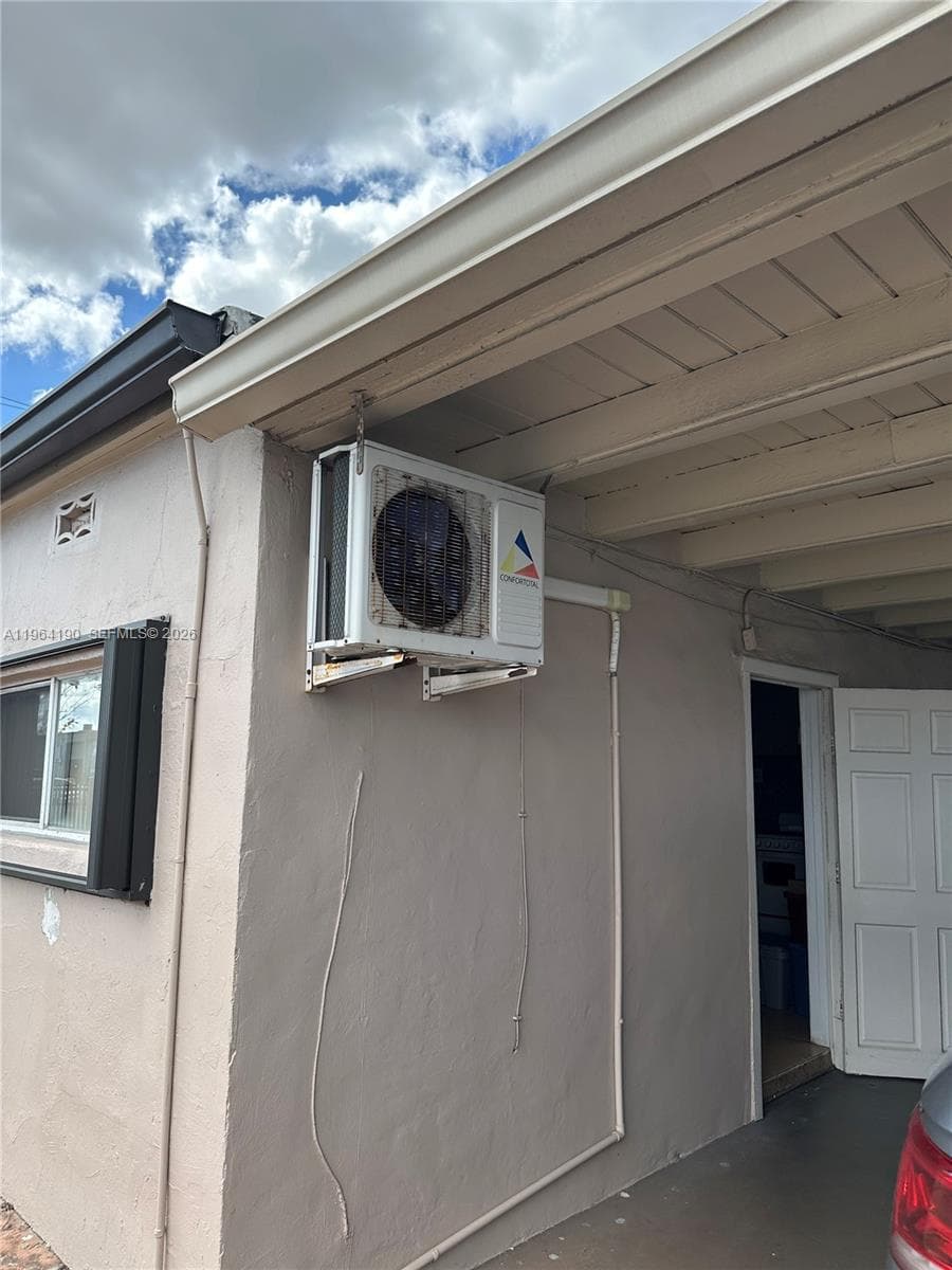 991 E 47th St, Hialeah FL 33013 — 47