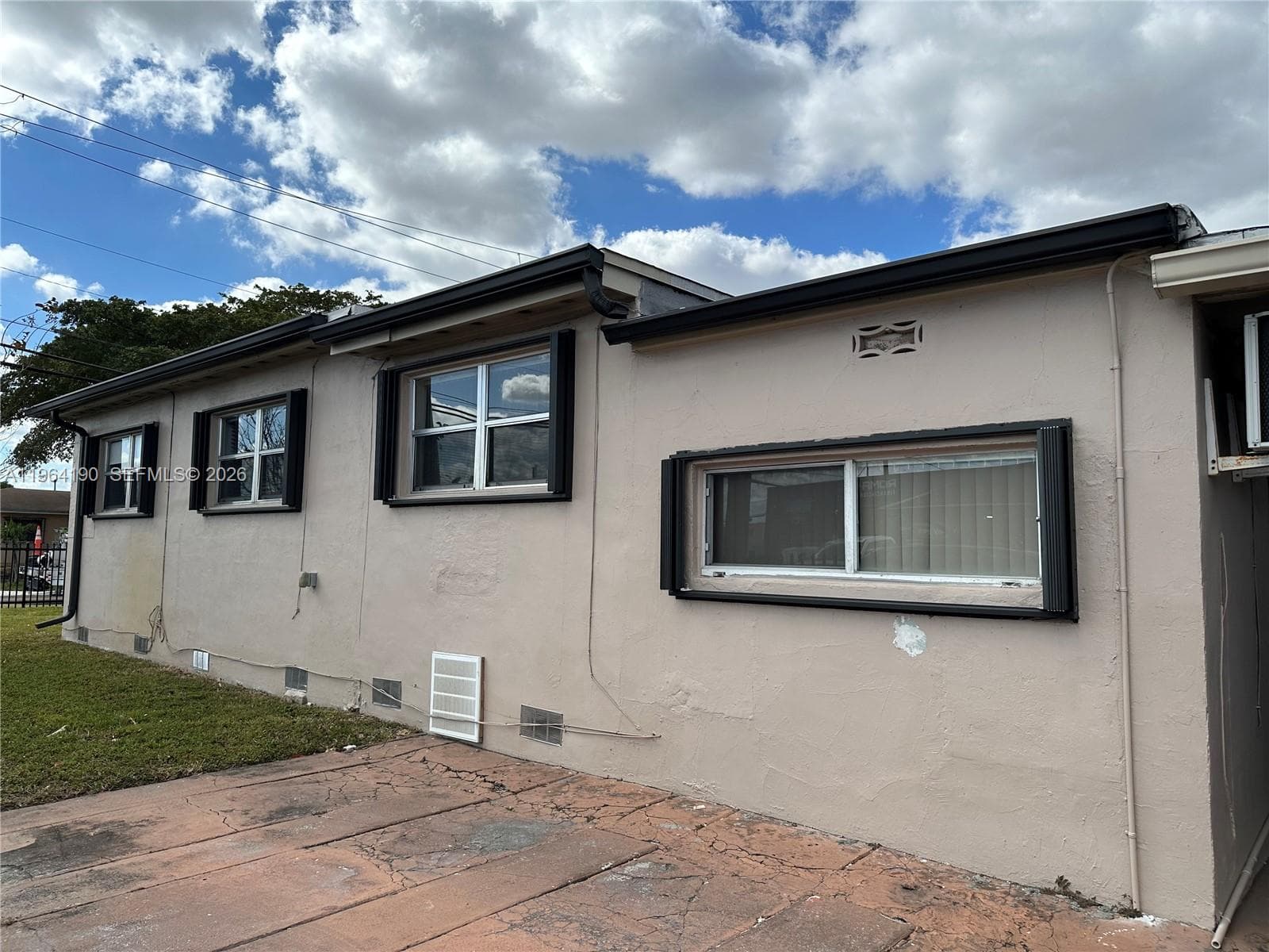 991 E 47th St, Hialeah FL 33013 — 5